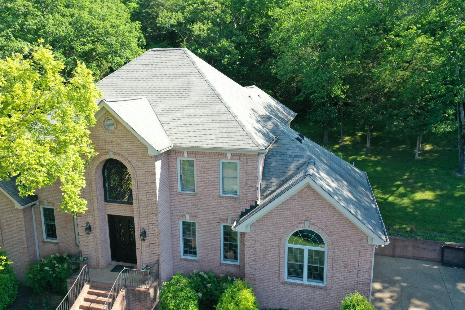Storm damage assessment for emergency roof tarping in Murfreesboro, Tennessee
