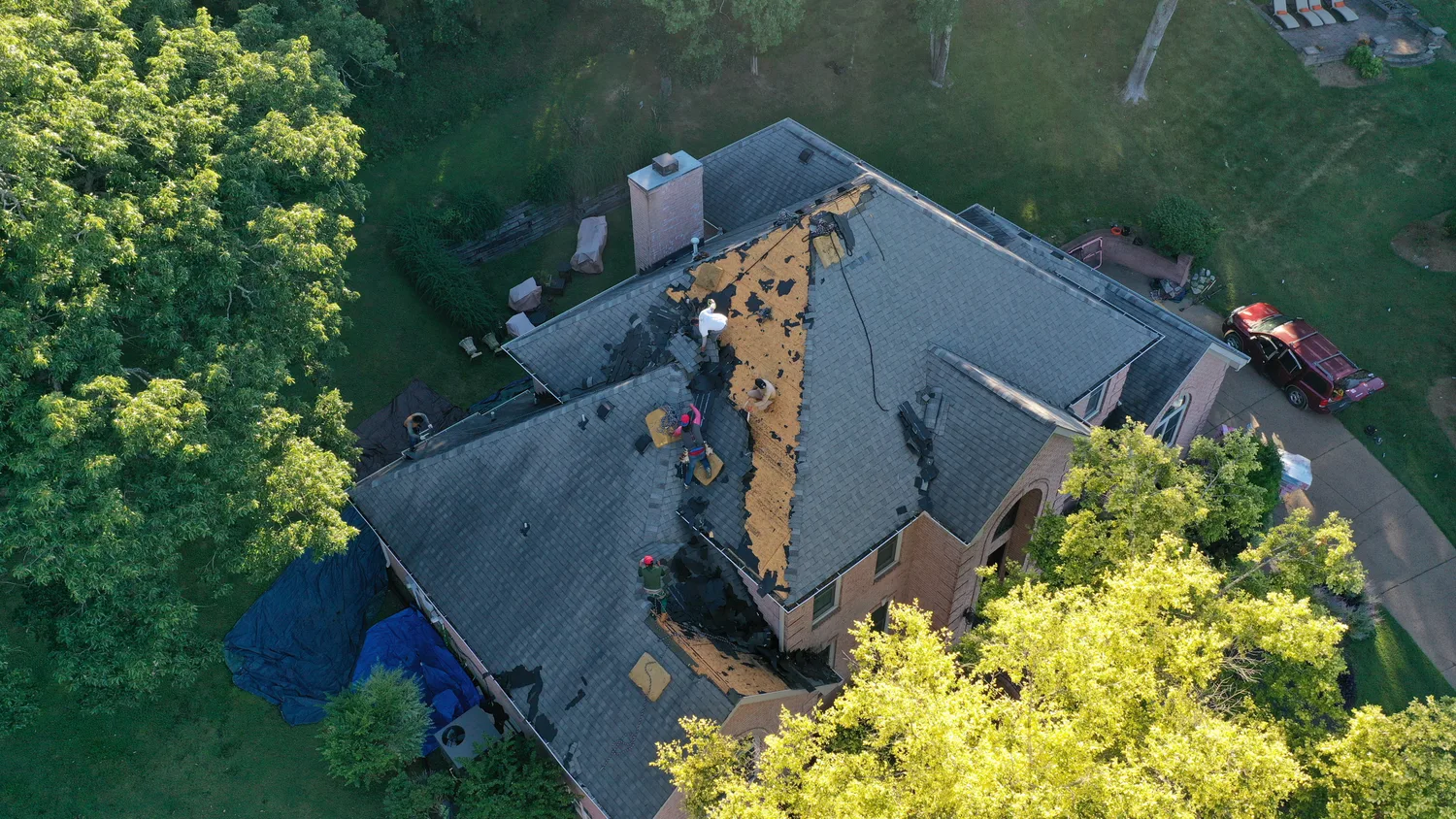 Emergency roof repair after storm damage in Nashville, Tennessee